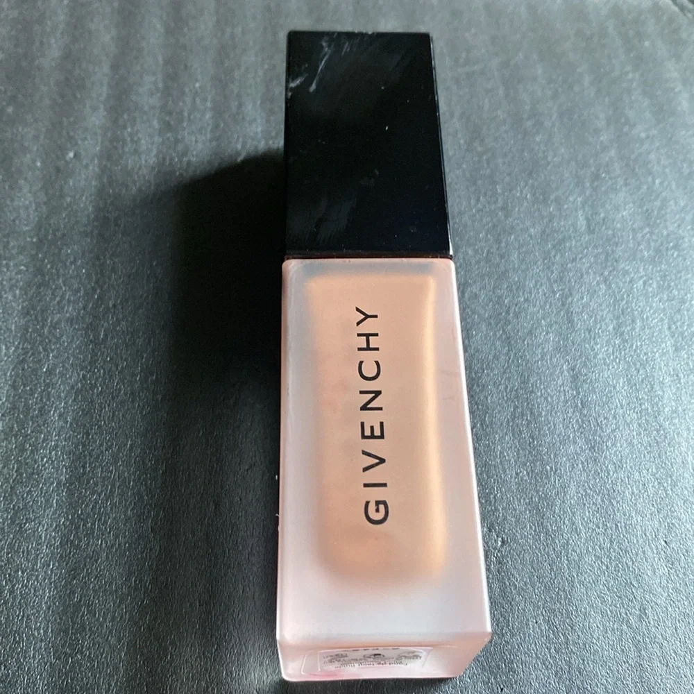 Givenchy Prisme‎ Libre Skin-Caring Matte Foundation 24H Hydration, 6-C485, NWOB